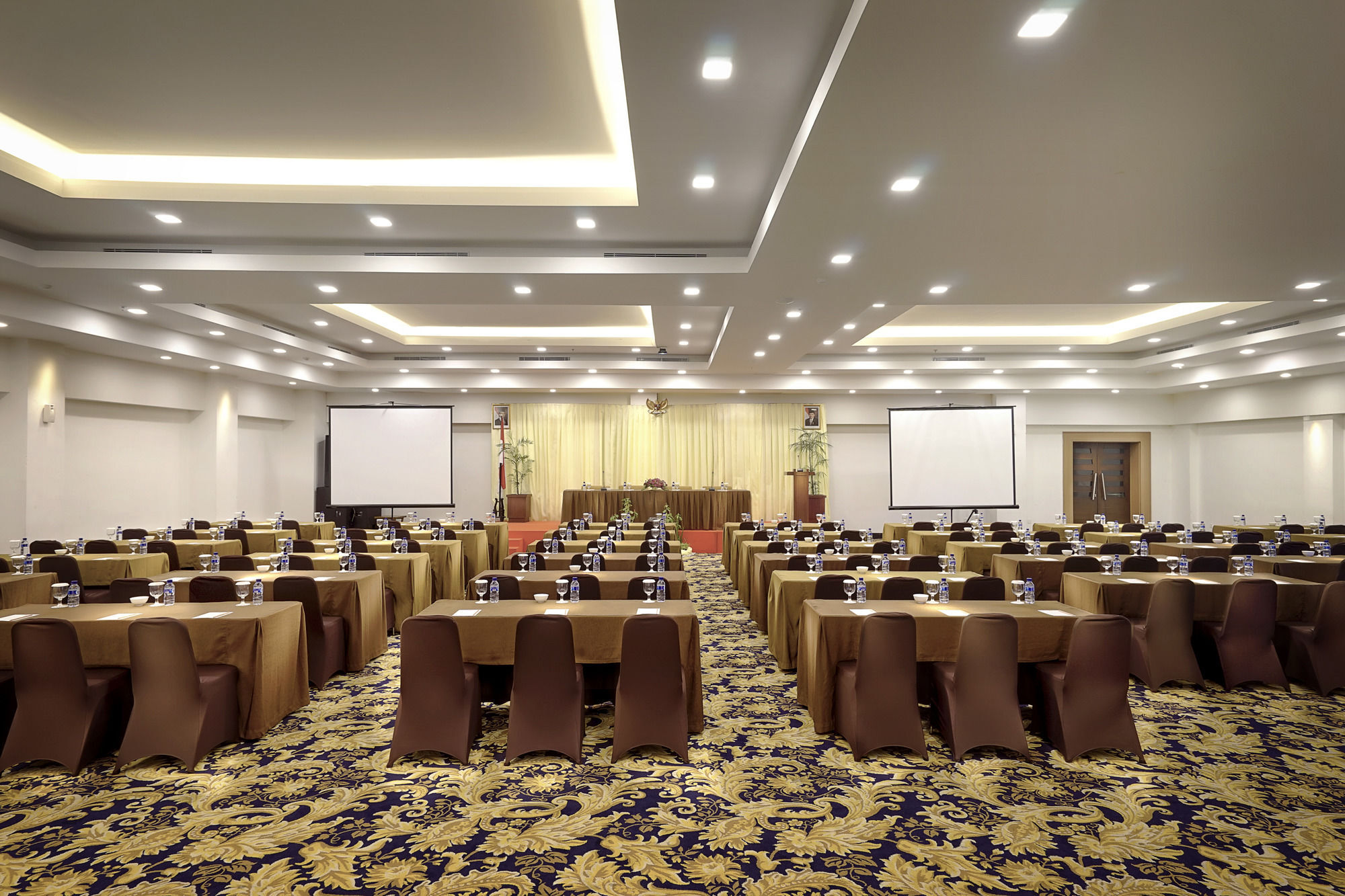 Cavinton Hotel Malioboro Yogyakarta By Tritama Hospitality Exterior foto